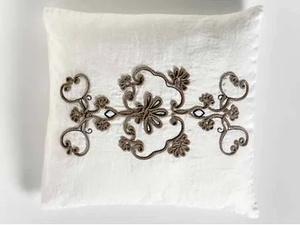 FIORE - Square hand embroidered linen cushion _ LA FABBRICA DEL LINO